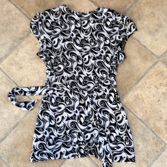 Suzy Shier cute black/white shirt - Picture 6 of 7